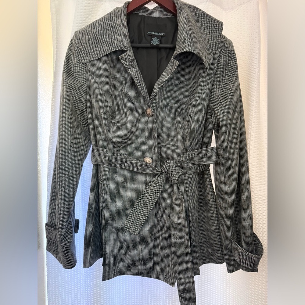 Cynthia Rowley Black & Gray Textured Belted Coat